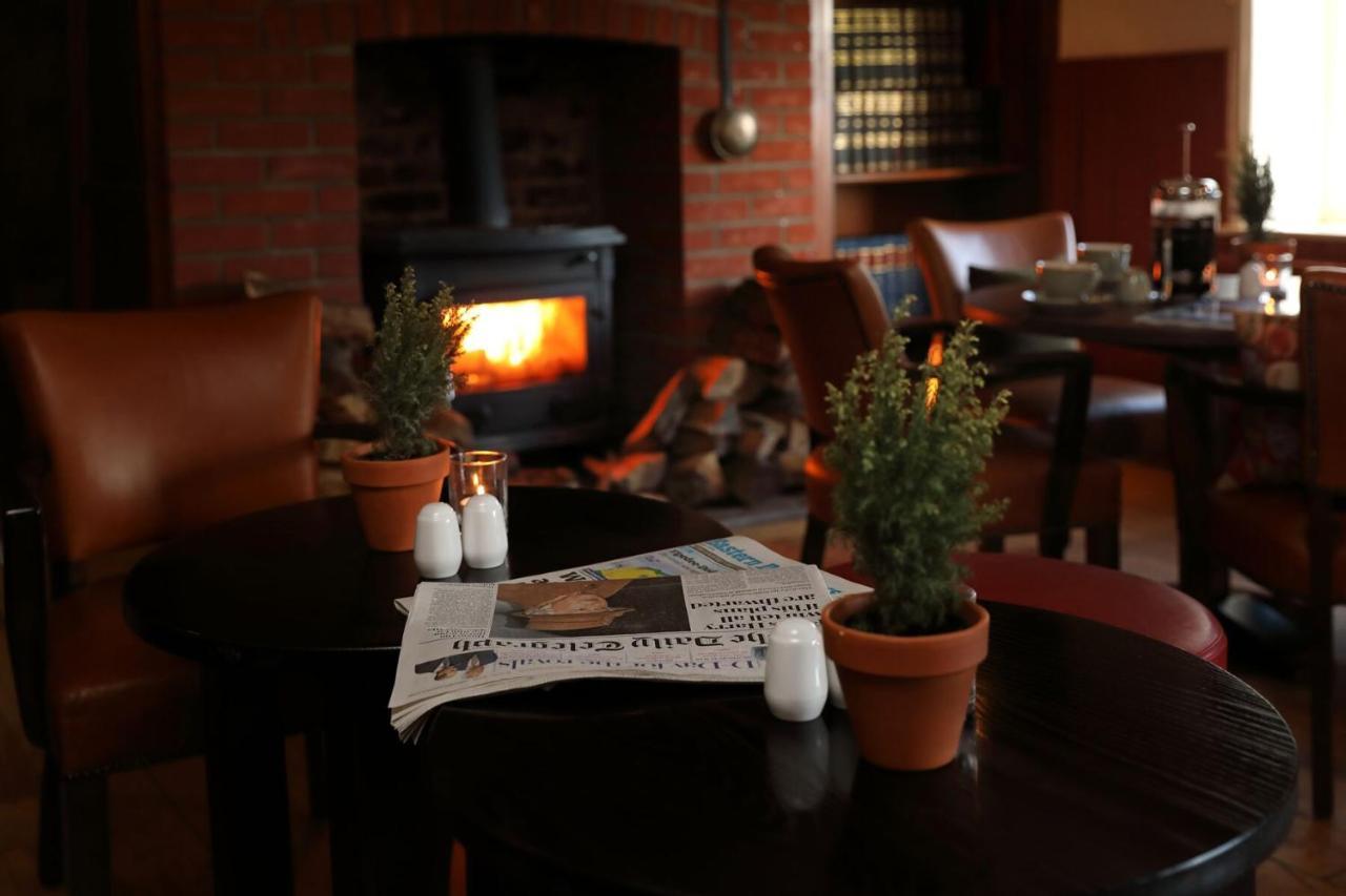 The Rising Sun Hotel Coltishall Eksteriør billede